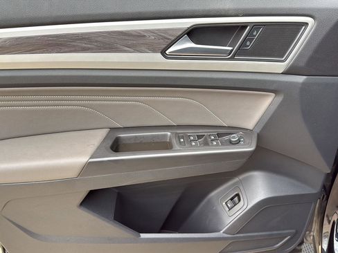 Used 2022 Volkswagen Atlas Cross Sport SE image 14