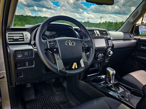 Used 2019 Toyota 4Runner TRD Off-Road Premium AWD/4WD image 12