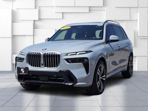 Used 2023 BMW X7 xDrive40i w/ M Sport Package AWD/4WD image 3