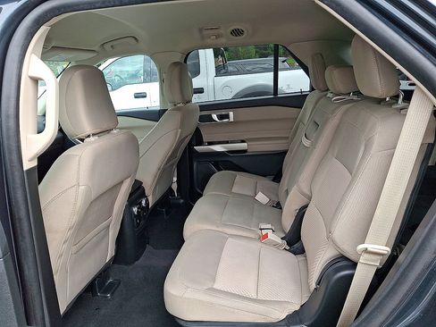 Used 2023 Ford Explorer XLT AWD/4WD image 12