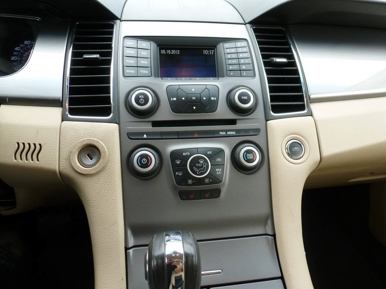 Used 2013 Ford Taurus SEL AWD/4WD image 13