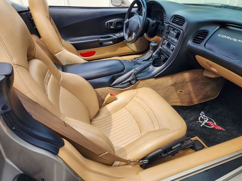 Used 1998 Chevrolet Corvette Convertible w/ Memory Pkg image 24