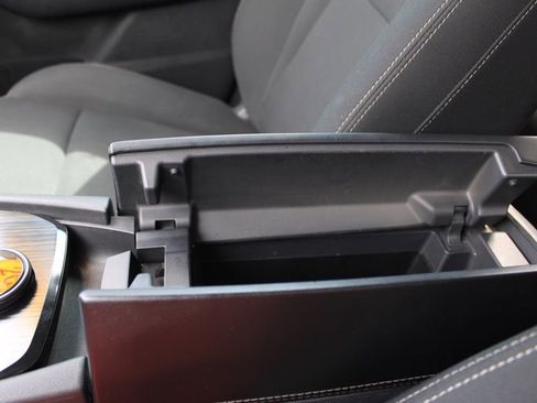 Used 2023 Nissan Rogue S image 38