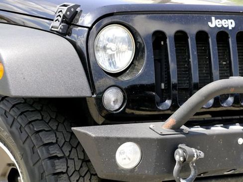 Used 2018 Jeep Wrangler Unlimited Sport w/ Connectivity Group AWD/4WD image 3