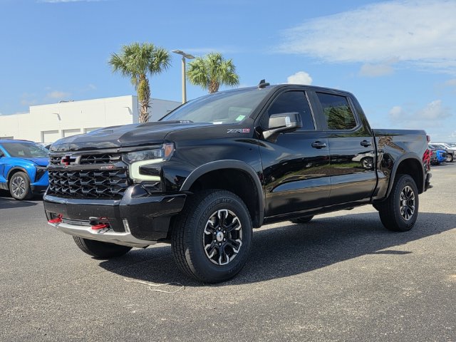 Used 2023 Chevrolet Silverado 1500 ZR2 w/ Technology Package AWD/4WD image 2