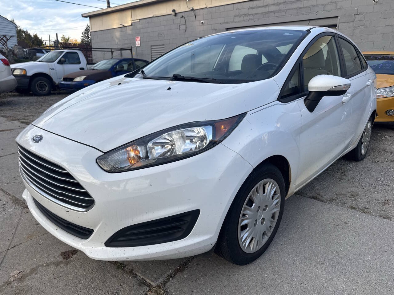 Used 2014 Ford Fiesta SE w/ SE Fuel Economy Package FWD image 1