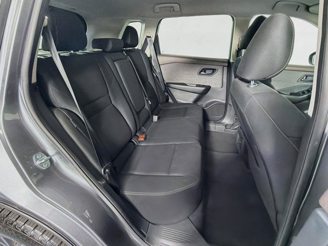 Used 2023 Nissan Rogue S AWD/4WD image 36
