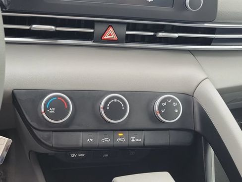 Used 2025 Hyundai Elantra SE FWD image 11