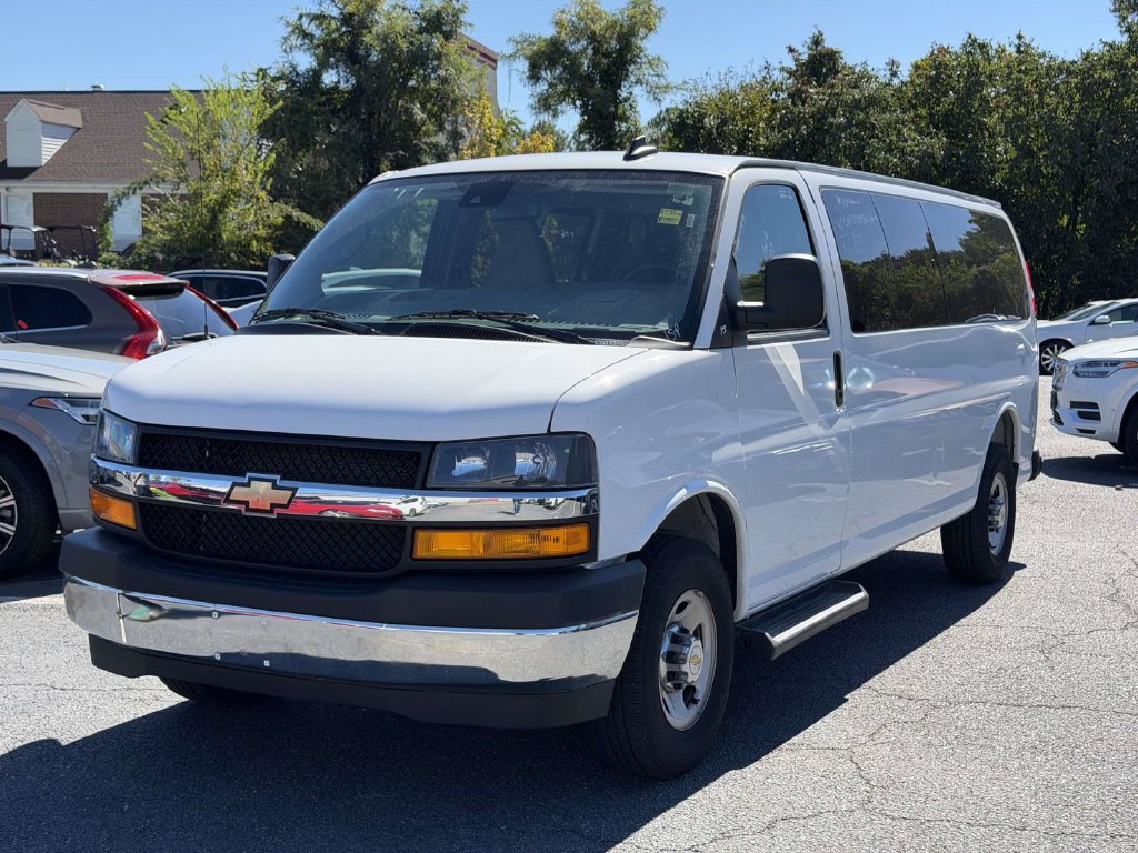 Used 2025 Chevrolet Express 3500 LT w/ LT Preferred Equipment Group RWD image 4