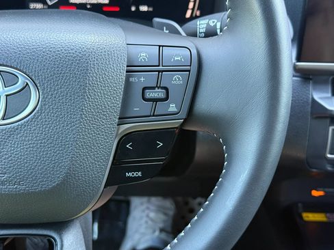 Used 2025 Toyota Camry SE w/ Convenience Package FWD image 19