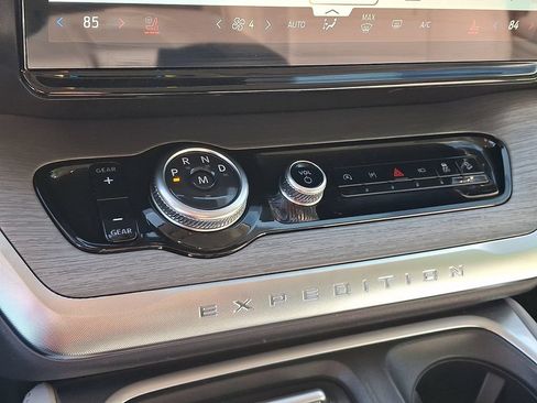 Used 2025 Ford Expedition Max Platinum w/ Driver's Package AWD/4WD image 15