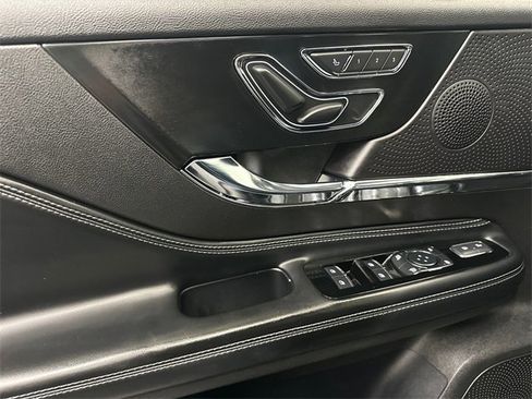 Used 2023 Lincoln Corsair FWD w/ Rear Removable Package Tray image 33