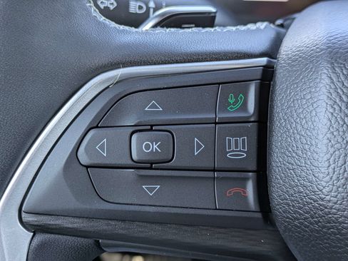 Used 2025 Jeep Grand Cherokee Altitude AWD/4WD image 30
