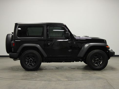 Used 2025 Jeep Wrangler Sport image 9