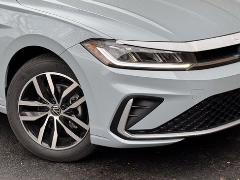 New 2025 Volkswagen Jetta SE image 3