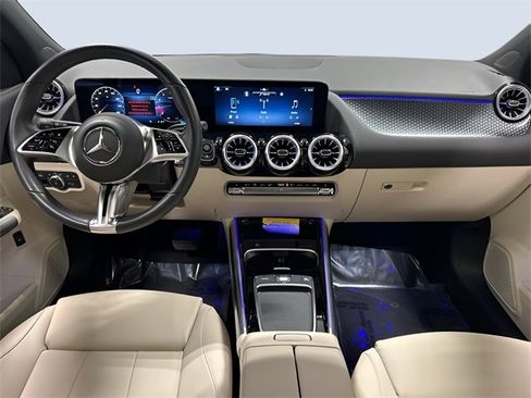 Used 2025 Mercedes-Benz GLA 250 4MATIC image 13