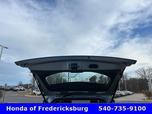 Used 2025 Toyota Corolla Cross L image 9