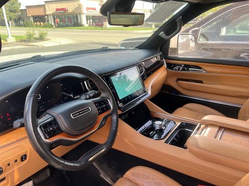 Used 2022 Jeep Grand Wagoneer Series III AWD/4WD image 26