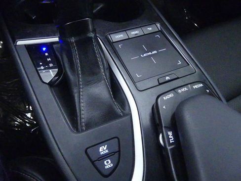 Used 2019 Lexus UX 250h AWD/4WD image 30