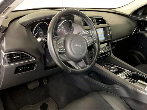 Used 2017 Jaguar F-PACE Premium image 14