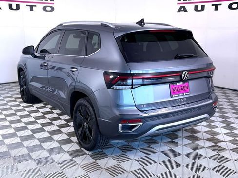 Used 2025 Volkswagen Taos SE image 5