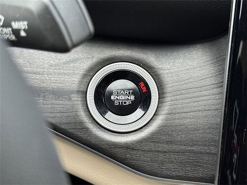 Certified 2024 Jeep Grand Cherokee Limited image 12