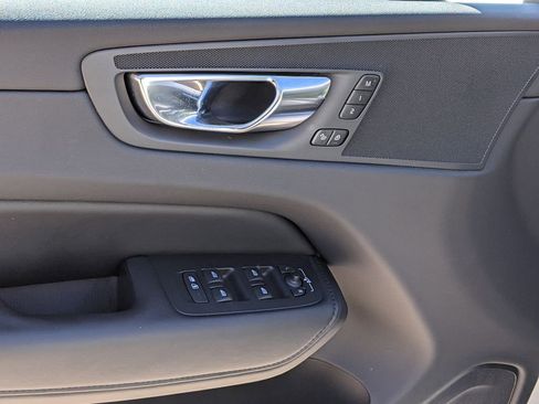 Certified 2023 Volvo XC60 B5 Plus AWD/4WD image 10