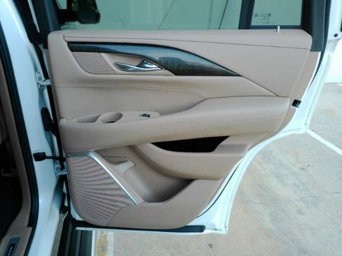 Used 2019 Cadillac Escalade Platinum image 27