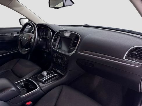 Used 2019 Chrysler 300 Touring w/ Sport Appearance Package image 28