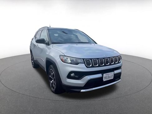 Used 2025 Jeep Compass Limited AWD/4WD image 3
