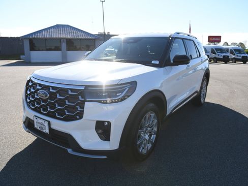 New 2026 Ford Explorer Platinum RWD image 8