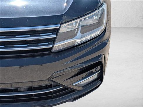 Used 2018 Volkswagen Tiguan SEL w/ R-Line Package FWD image 9