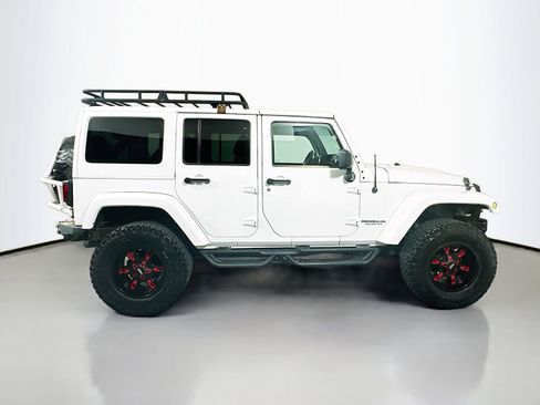 Used 2016 Jeep Wrangler Unlimited Rubicon w/ Connectivity Group AWD/4WD image 8