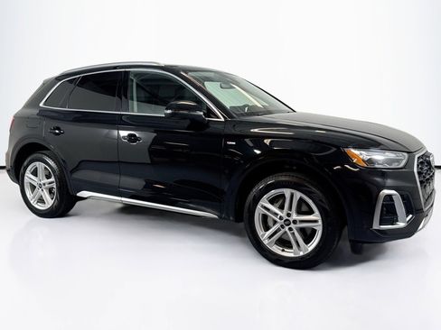 Used 2024 Audi Q5 e Premium w/ Convenience Package image 3