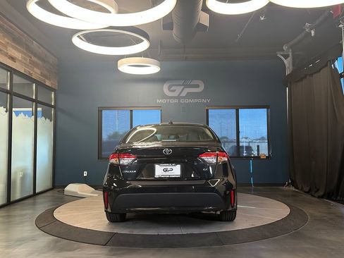 Used 2020 Toyota Corolla LE FWD image 4