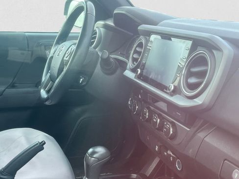 Used 2021 Toyota Tacoma TRD Off-Road image 5
