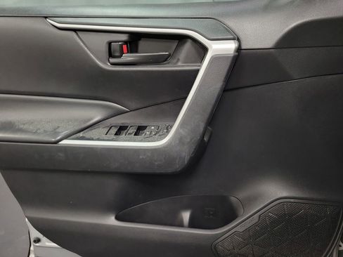 Used 2020 Toyota RAV4 LE image 22