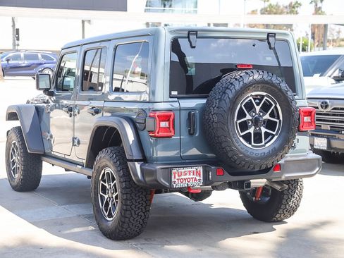 Used 2025 Jeep Wrangler Unlimited Rubicon AWD/4WD image 8
