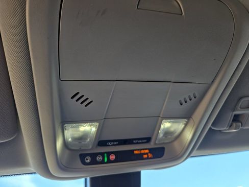 Used 2024 GMC Terrain SLE FWD image 32