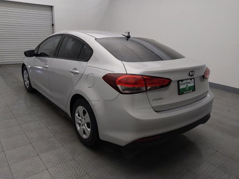 Used 2017 Kia Forte LX image 5