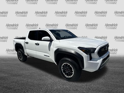Certified 2025 Toyota Tacoma TRD Off-Road AWD/4WD image 2