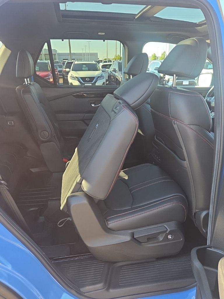 Used 2025 Honda Pilot TrailSport image 29