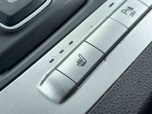 Used 2024 Kia Carnival LX image 35