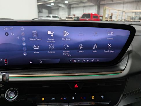 Used 2024 Buick Envision Avenir image 21