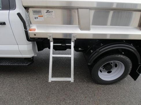 Used 2024 Ford F550 4x4 Regular Cab Super Duty image 5