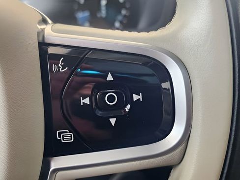 Used 2021 Volvo XC90 T5 Momentum image 31