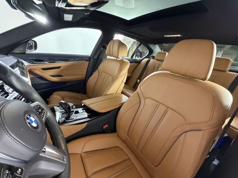 Used 2023 BMW M550i xDrive AWD/4WD image 8