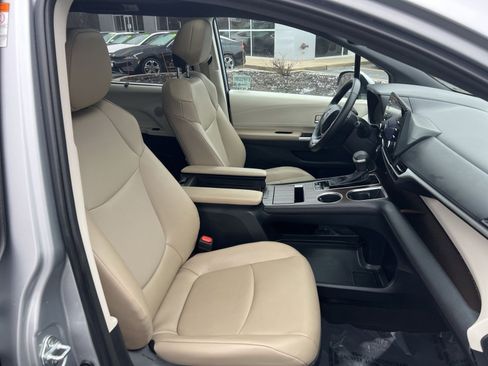 Used 2023 Toyota Sienna XLE image 27