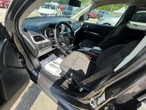 Used 2020 Dodge Journey SE w/ Blacktop Package FWD image 6