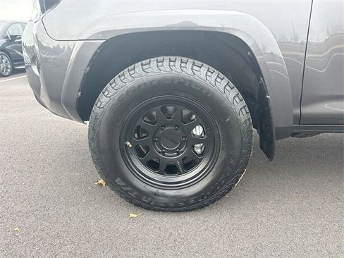 Used 2018 Toyota 4Runner SR5 Premium image 13